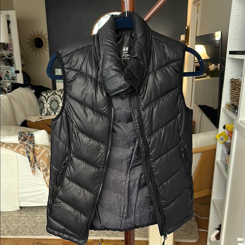 H&M Sport Women's Black Puffer Vest